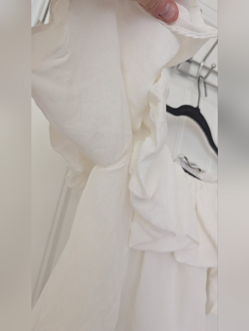 White Do+Be Off-Shoulder Ruffle Top - S - Picture 7 of 8